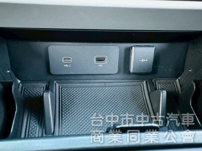 硬派越野大滿配 全地形反應系統 氣壓避震 冰箱 全景天窗 20吋輪圈,,,,