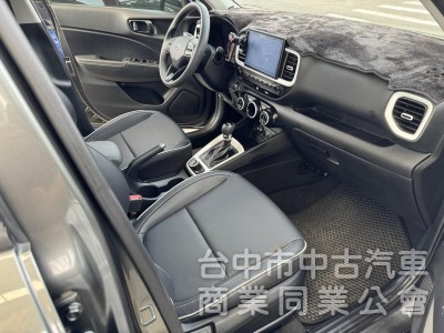 鑫華富汽車 現代 都會休旅款1.6