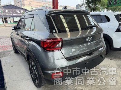 鑫華富汽車 現代 都會休旅款1.6