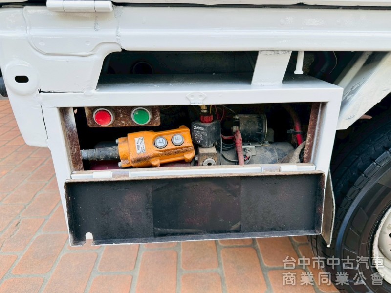 油壓尾門，一手車，原版件