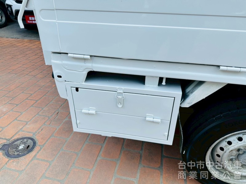 油壓尾門，一手車，原版件