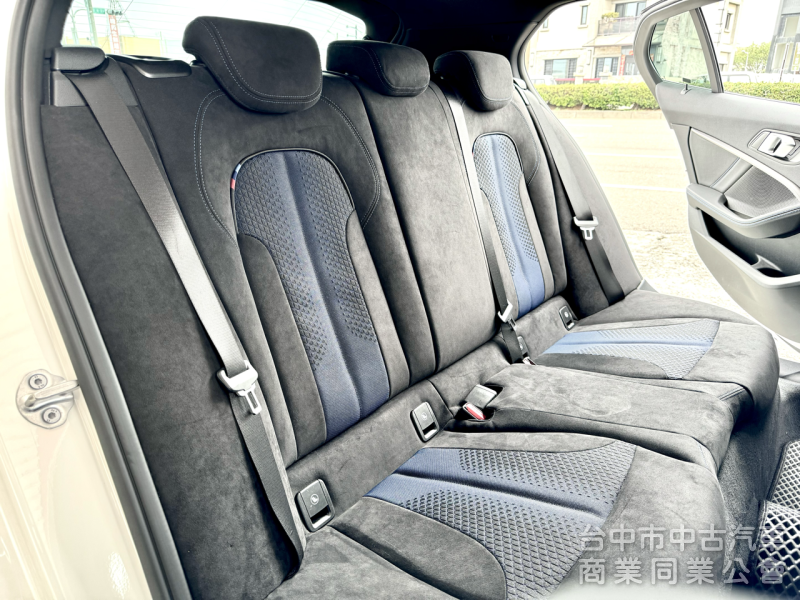 原廠保固中！M版！一手車！僅跑2萬！全原廠保養！ACC跟車 盲點 跑車座椅 無線CarPlay！原鈑件！可全貸！
