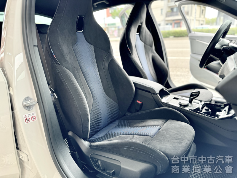 原廠保固中！M版！一手車！僅跑2萬！全原廠保養！ACC跟車 盲點 跑車座椅 無線CarPlay！原鈑件！可全貸！