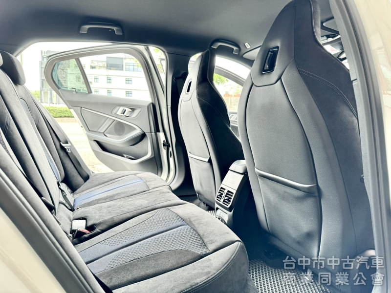原廠保固中！M版！一手車！僅跑2萬！全原廠保養！ACC跟車 盲點 跑車座椅 無線CarPlay！原鈑件！可全貸！