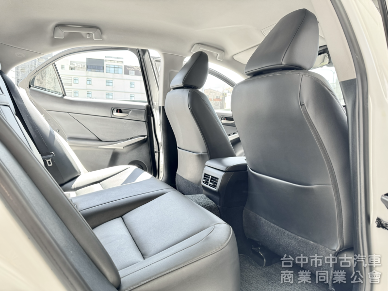 小改款！ACC跟車！原廠保養！雙電動加熱椅 導航 數位電視！年均僅跑1.3萬公里！原鈑件！可全貸！大甲在地30年老店！