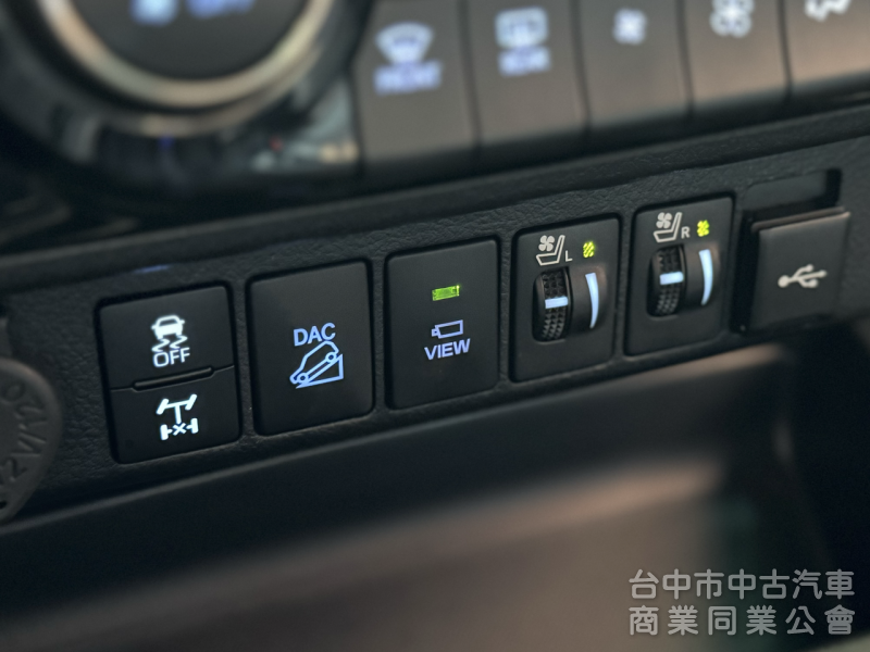 一手車！原廠保養！柴油4WD！車斗捲簾！ACC跟車 環景 通風座椅 CarPlay！原鈑件！可全貸！大甲在地30年老店！