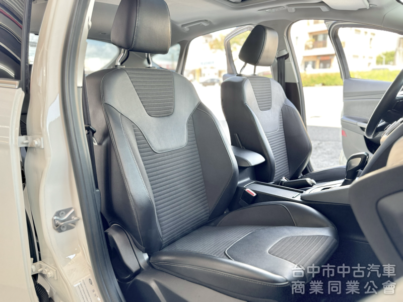 頂級S版！僅跑7萬！CarPlay 免鑰匙 盲點 HID頭燈 天窗 定速 自動停車！可全貸！大甲在地深耕30年老店！