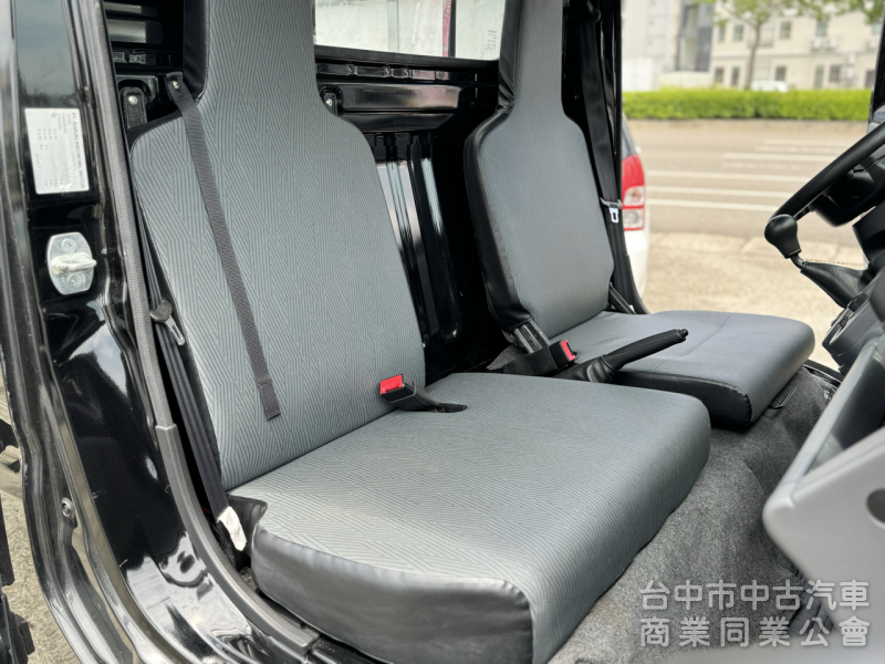 一手車！僅跑2萬8！車室空間大！同級距車斗最寬長！雙安！循跡防滑！ABS！可全貸！全省保固！大甲在地深耕30年老店！ 