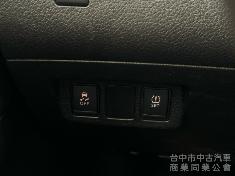 低里程！僅跑4萬！小車大空間！6氣囊！藍芽影音 倒車顯影 前後紀錄！後座出風口！原鈑件！可全貸！台中在地深耕30年老店！