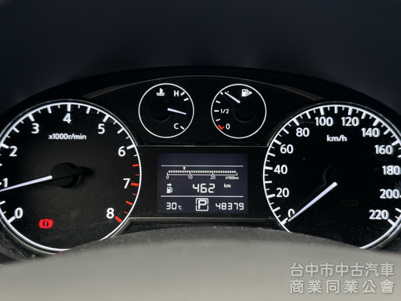 低里程！僅跑4萬！小車大空間！6氣囊！藍芽影音 倒車顯影 前後紀錄！後座出風口！原鈑件！可全貸！台中在地深耕30年老店！