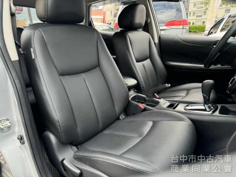 低里程！僅跑4萬！小車大空間！6氣囊！藍芽影音 倒車顯影 前後紀錄！後座出風口！原鈑件！可全貸！台中在地深耕30年老店！