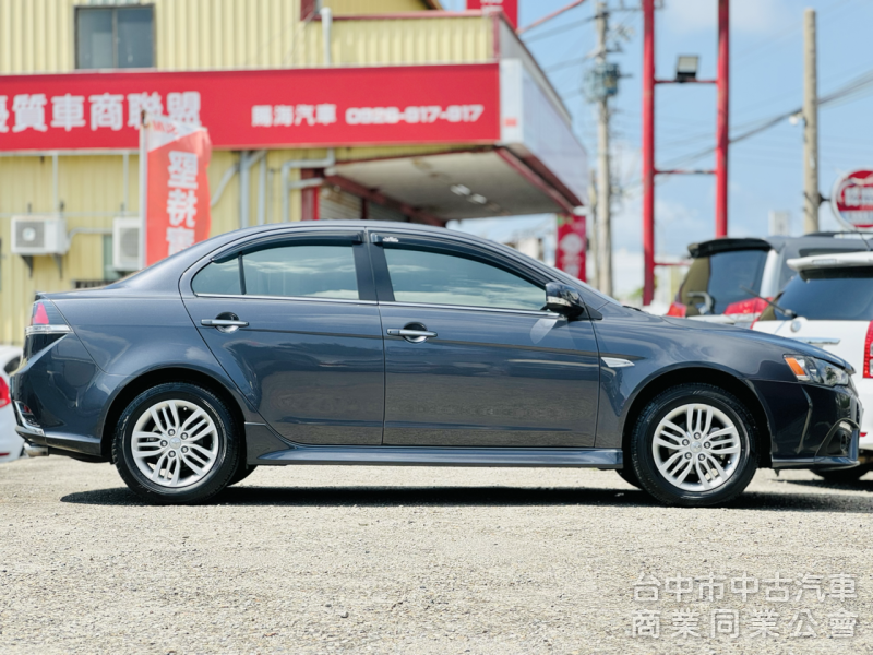 一手車！里程僅跑7萬！原廠保養！定速！I-KEY！無線AppleCarPlay！倒車顯影 四輪新胎 抬頭顯示！原鈑件！