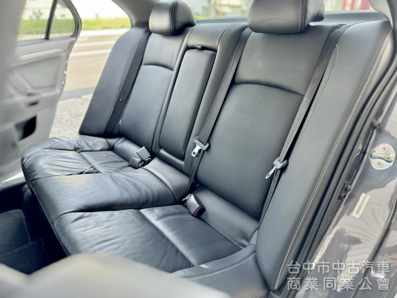 一手車！里程僅跑7萬！原廠保養！定速！I-KEY！無線AppleCarPlay！倒車顯影 四輪新胎 抬頭顯示！原鈑件！