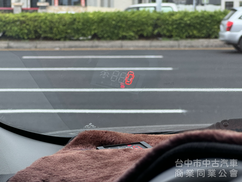 一手車！里程僅跑7萬！原廠保養！定速！I-KEY！無線AppleCarPlay！倒車顯影 四輪新胎 抬頭顯示！原鈑件！