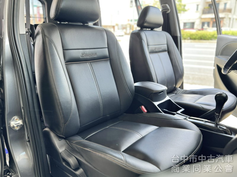 旗艦版！一手車！僅跑5萬！數位儀表 盲點 定速 後座出風口 無線CarPlay！原鈑件！可全貸！大甲在地30年老店！