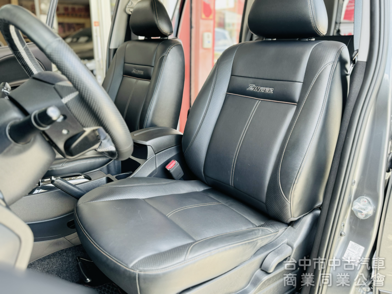 旗艦版！一手車！僅跑5萬！數位儀表 盲點 定速 後座出風口 無線CarPlay！原鈑件！可全貸！大甲在地30年老店！