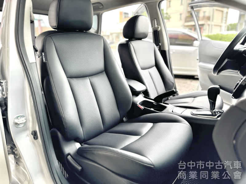 低里程！僅跑4萬！小車大空間！6氣囊！藍芽影音 倒車顯影 前後紀錄！後座出風口！原鈑件！可全貸！台中在地深耕30年老店！