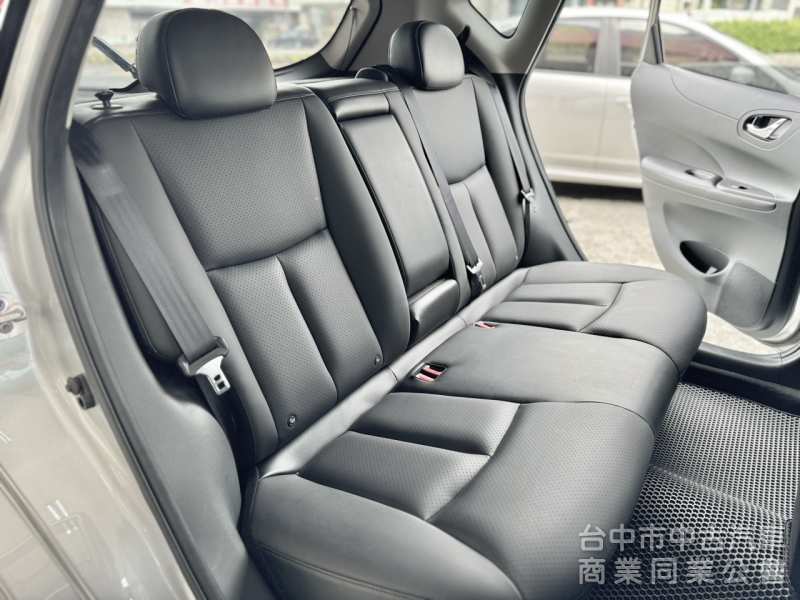 低里程！僅跑4萬！小車大空間！6氣囊！藍芽影音 倒車顯影 前後紀錄！後座出風口！原鈑件！可全貸！台中在地深耕30年老店！
