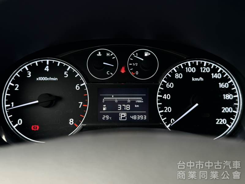 低里程！僅跑4萬！小車大空間！6氣囊！藍芽影音 倒車顯影 前後紀錄！後座出風口！原鈑件！可全貸！台中在地深耕30年老店！