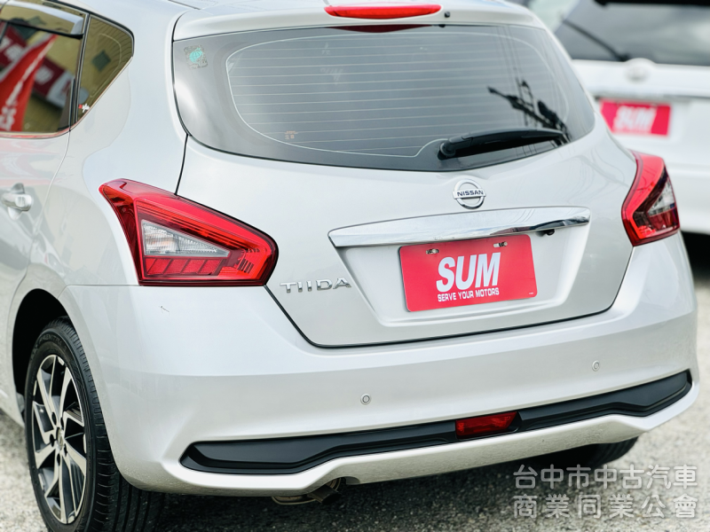低里程！僅跑4萬！小車大空間！6氣囊！藍芽影音 倒車顯影 前後紀錄！後座出風口！原鈑件！可全貸！台中在地深耕30年老店！