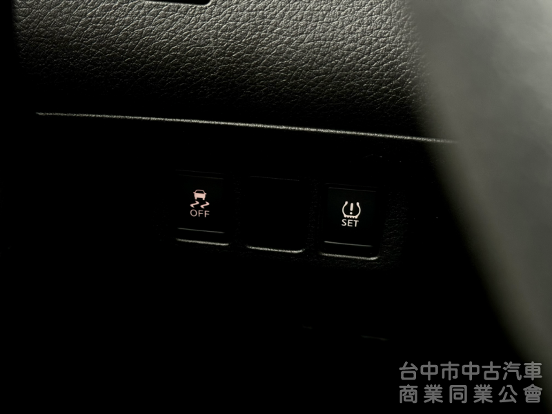 低里程！僅跑4萬！小車大空間！6氣囊！藍芽影音 倒車顯影 前後紀錄！後座出風口！原鈑件！可全貸！台中在地深耕30年老店！