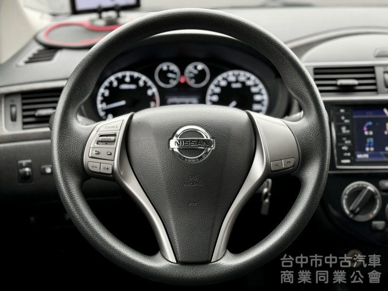 低里程！僅跑4萬！小車大空間！6氣囊！藍芽影音 倒車顯影 前後紀錄！後座出風口！原鈑件！可全貸！台中在地深耕30年老店！