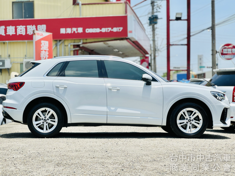 一手車！僅跑3萬！原廠保養！新車保固中！ACC跟車 盲點 環景 腳踢尾門 CarPlay！原鈑件！台中在地30年老店！
