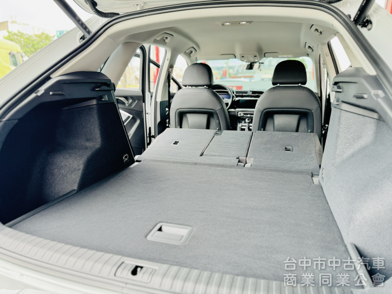 一手車！僅跑3萬！原廠保養！新車保固中！ACC跟車 盲點 環景 腳踢尾門 CarPlay！原鈑件！台中在地30年老店！
