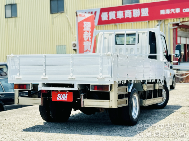 低里程！全新車斗！僅跑11萬！長軸11呎半！原廠防捲入護欄！免尿素！載重五噸！無限速！可全貸！大甲在地深耕30年老店！