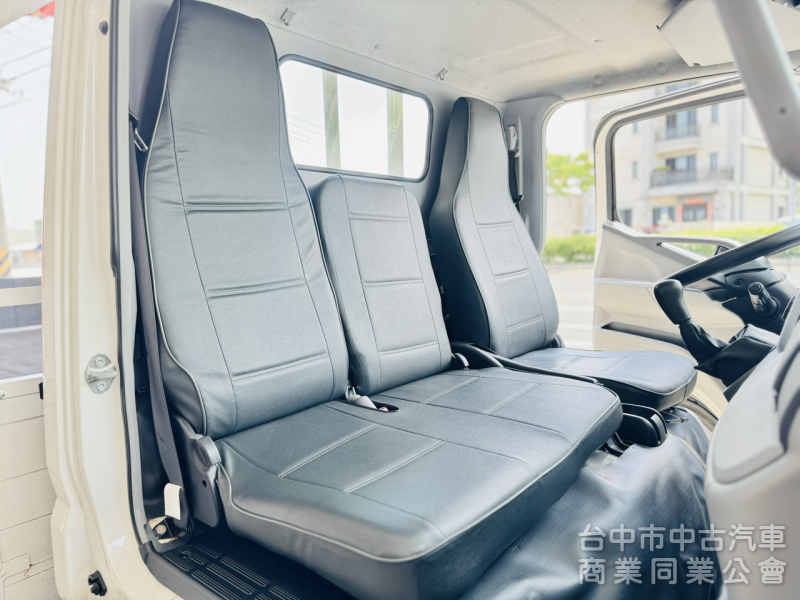 低里程！全新車斗！僅跑11萬！長軸11呎半！原廠防捲入護欄！免尿素！載重五噸！無限速！可全貸！大甲在地深耕30年老店！