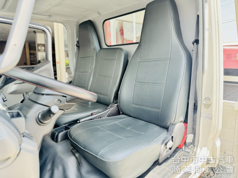 低里程！全新車斗！僅跑11萬！長軸11呎半！原廠防捲入護欄！免尿素！載重五噸！無限速！可全貸！大甲在地深耕30年老店！