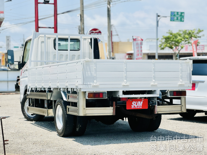 低里程！全新車斗！僅跑11萬！長軸11呎半！原廠防捲入護欄！免尿素！載重五噸！無限速！可全貸！大甲在地深耕30年老店！
