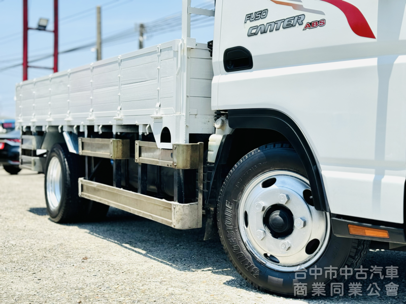 低里程！全新車斗！僅跑11萬！長軸11呎半！原廠防捲入護欄！免尿素！載重五噸！無限速！可全貸！大甲在地深耕30年老店！