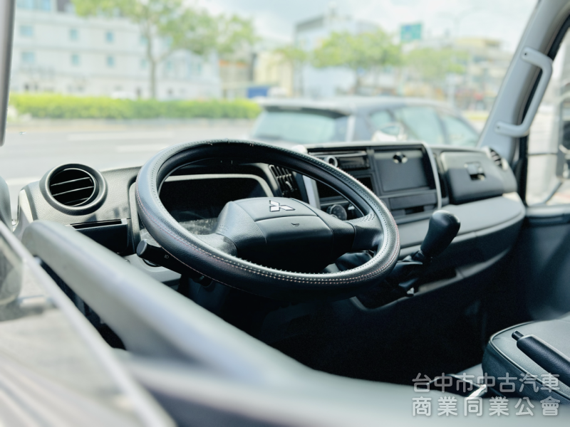 低里程！全新車斗！僅跑11萬！長軸11呎半！原廠防捲入護欄！免尿素！載重五噸！無限速！可全貸！大甲在地深耕30年老店！