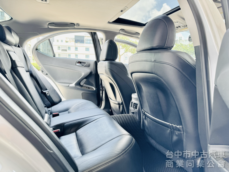 一手車！NAVI旗艦版！僅跑10萬！定速！ML音響！撥片！導航！後電動遮陽簾！雙電動冷熱通風椅！前後車距雷達！原鈑件！