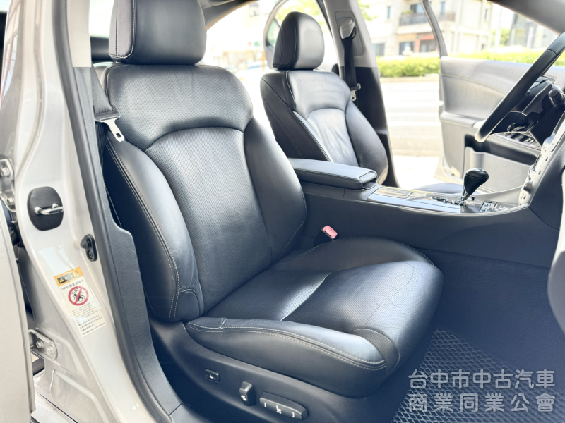 一手車！NAVI旗艦版！僅跑10萬！定速！ML音響！撥片！導航！後電動遮陽簾！雙電動冷熱通風椅！前後車距雷達！原鈑件！
