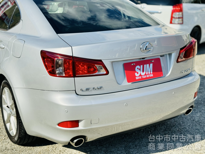 一手車！NAVI旗艦版！僅跑10萬！定速！ML音響！撥片！導航！後電動遮陽簾！雙電動冷熱通風椅！前後車距雷達！原鈑件！