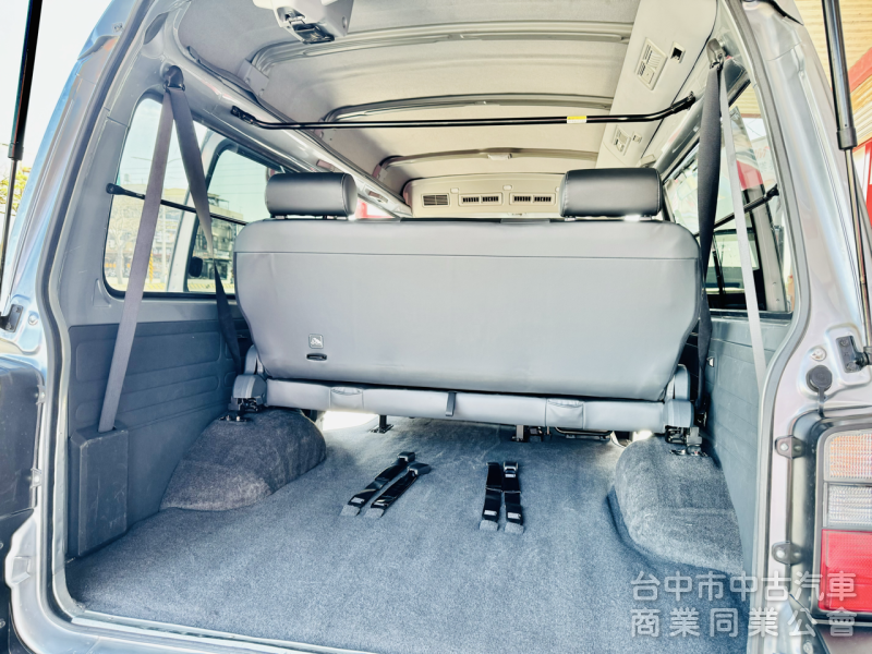 市場最低里程！僅跑1萬！自排～8人座！定速 雙安 循跡！原鈑件！可全貸！售後原廠2年5萬公里保固！台中在地30年老店！