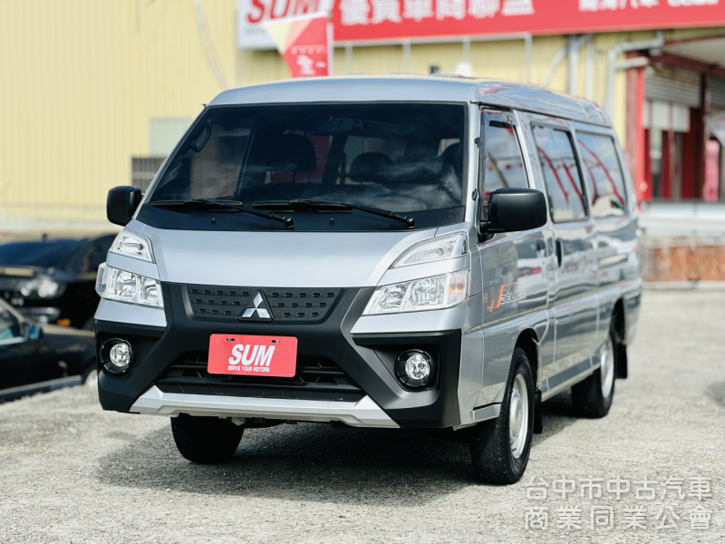 市場最低里程！僅跑1萬！自排～8人座！定速 雙安 循跡！原鈑件！可全貸！售後原廠2年5萬公里保固！台中在地30年老店！