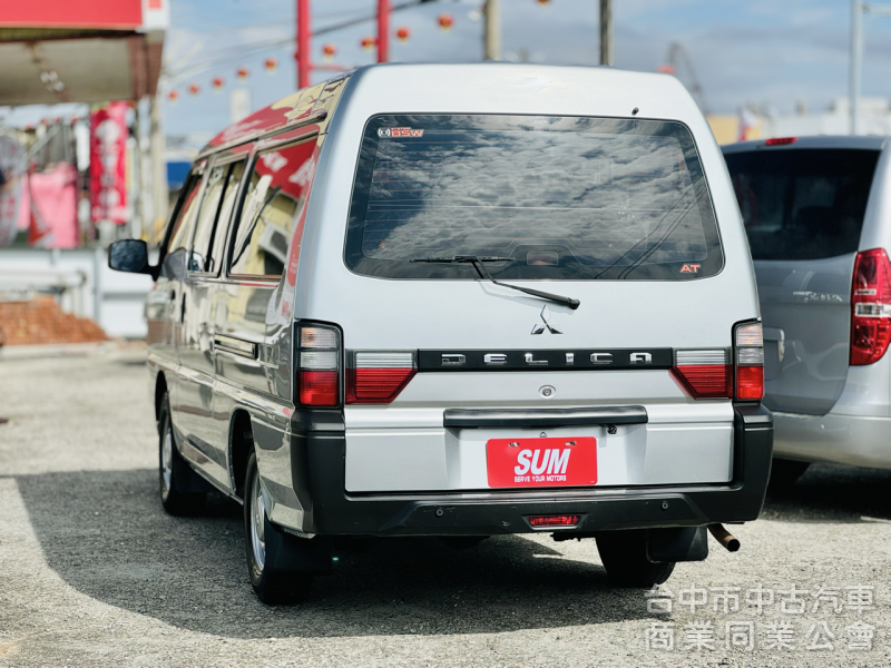 市場最低里程！僅跑1萬！自排～8人座！定速 雙安 循跡！原鈑件！可全貸！售後原廠2年5萬公里保固！台中在地30年老店！