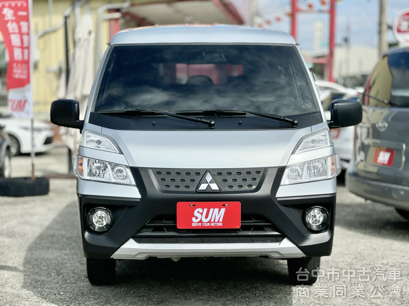 市場最低里程！僅跑1萬！自排～8人座！定速 雙安 循跡！原鈑件！可全貸！售後原廠2年5萬公里保固！台中在地30年老店！