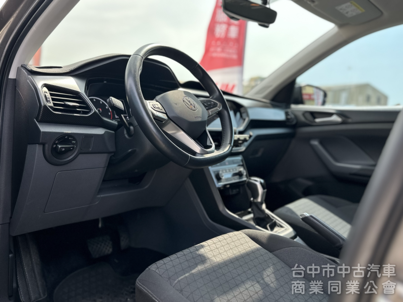 搶先看～新車保固中！原廠保養！ACC跟車 無線充電 CarPlay 雙區恆溫！原鈑件！可全貸！台中在地30年老店！