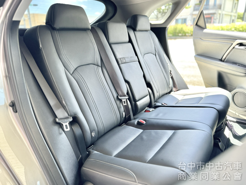曜黑限量版！僅跑3萬！新車保固！ACC跟車 盲點 通風椅 電尾門 CarPlay！原鈑件！可全貸！台中在地深耕30年老店