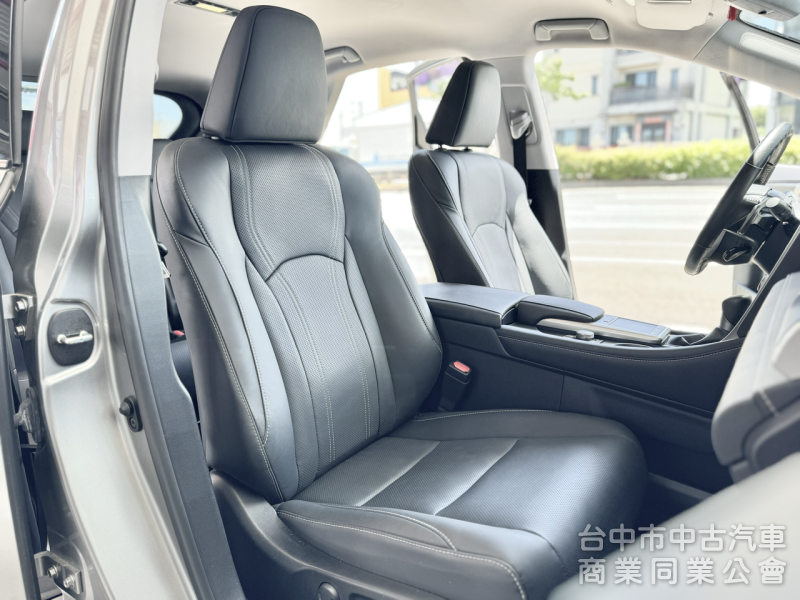 曜黑限量版！僅跑3萬！新車保固！ACC跟車 盲點 通風椅 電尾門 CarPlay！原鈑件！可全貸！台中在地深耕30年老店