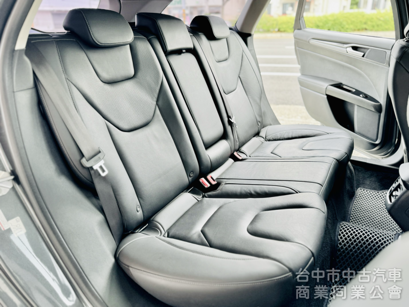 一手車！Wagon跑旅型！ACC跟車！盲點 電尾門 CarPlay 電熱椅 全景天窗！原鈑件！可全貸！台中在地30年老店