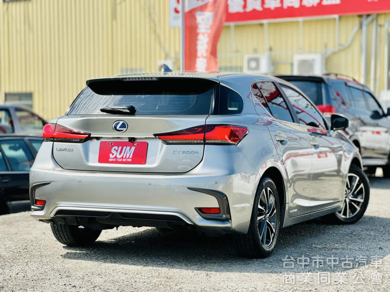 僅跑3萬！末代改款！18年式！油電小掀背！ACC跟車！10安！記憶電動椅！車道偏移！原鈑件！可全貸！大甲在地30年老店！