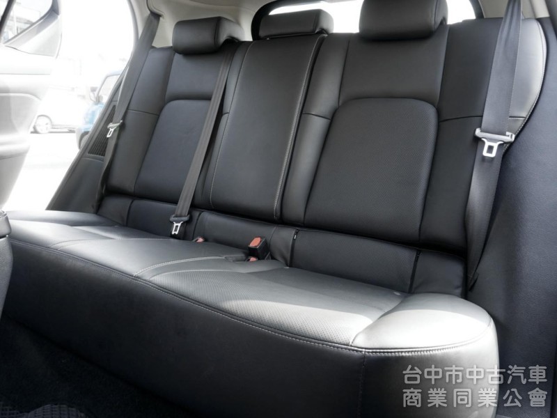 僅跑3萬！末代改款！18年式！油電小掀背！ACC跟車！10安！記憶電動椅！車道偏移！原鈑件！可全貸！大甲在地30年老店！