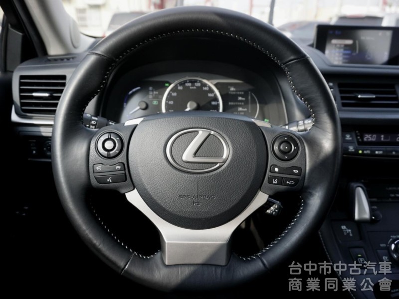 僅跑3萬！末代改款！18年式！油電小掀背！ACC跟車！10安！記憶電動椅！車道偏移！原鈑件！可全貸！大甲在地30年老店！
