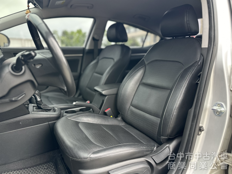 搶先看！一手車！豪華版！六安！定速！無線CarPlay！前後記錄器！後座出風口！原鈑件！可全貸！台中在地深耕30年老店！