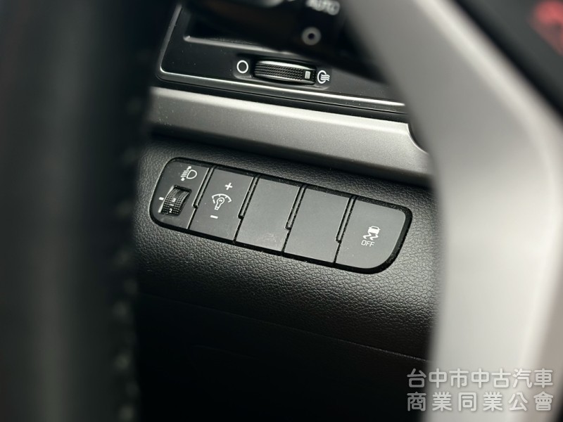 搶先看！一手車！豪華版！六安！定速！無線CarPlay！前後記錄器！後座出風口！原鈑件！可全貸！台中在地深耕30年老店！